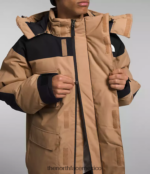 The North Face ropa NFHLJL1242 mantequilla de almendras/tnf negra hombres parka con aislamiento coldworks - Image 7