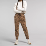 The North Face ropa NFHLJL844 estampado de tinte gráfico de mantequilla de almendras mujer pantalones alpinos polartec 100