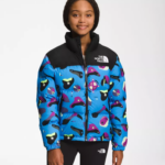 The North Face ropa NFHLJL909 impresión infográfica azul supersónica niños chaqueta retro nuptse 1996